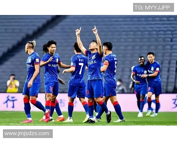 中超焦点战鲁能迎战申花比赛延时引发球迷热议与期待